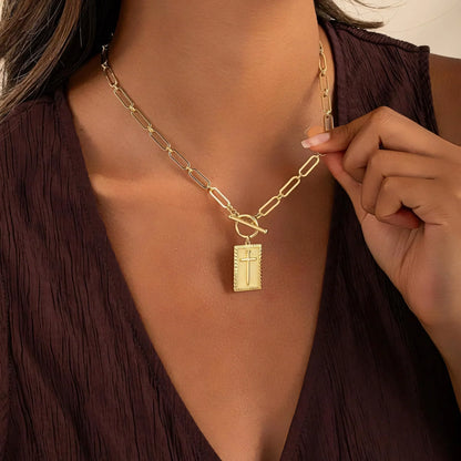 La Collana con Ciondolo Croce Eterna